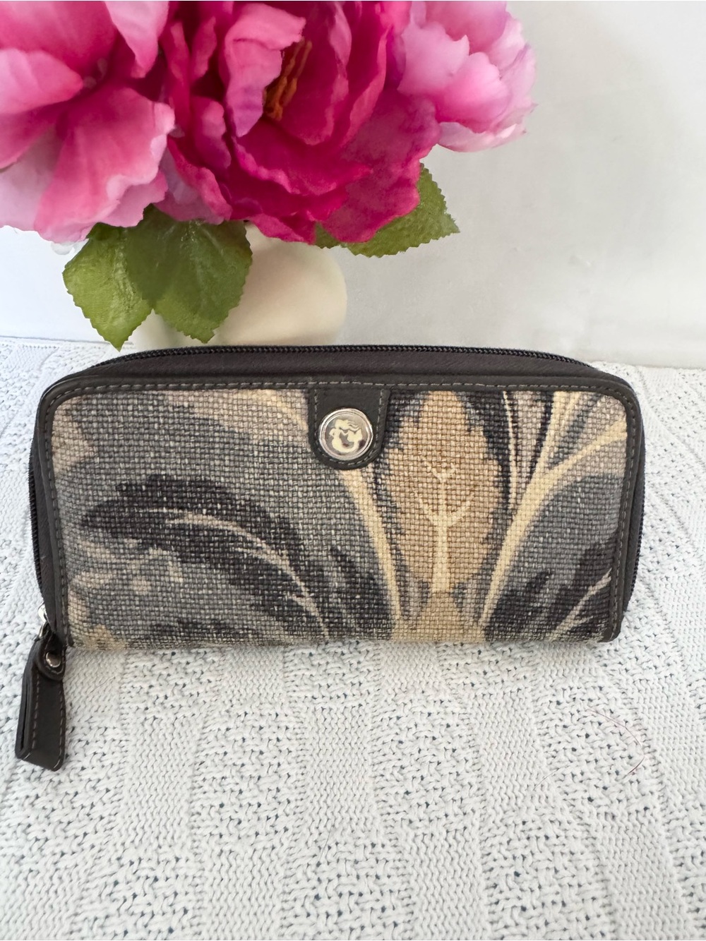 Spartina 449 zip around wallet
